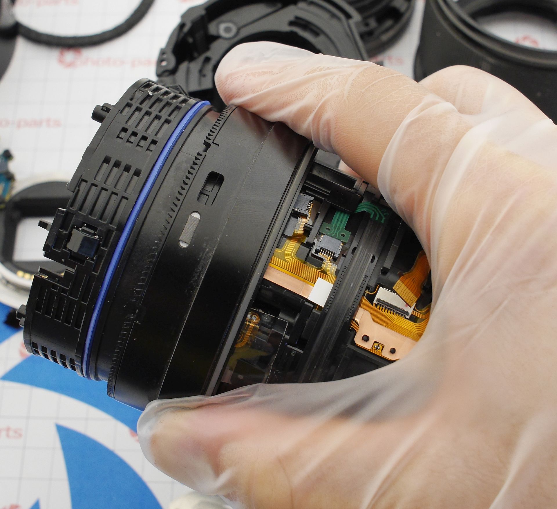 Замена мотора фокусировки на Sony FE 90mm F2.8 G OSS - снятие передней части корпуса
